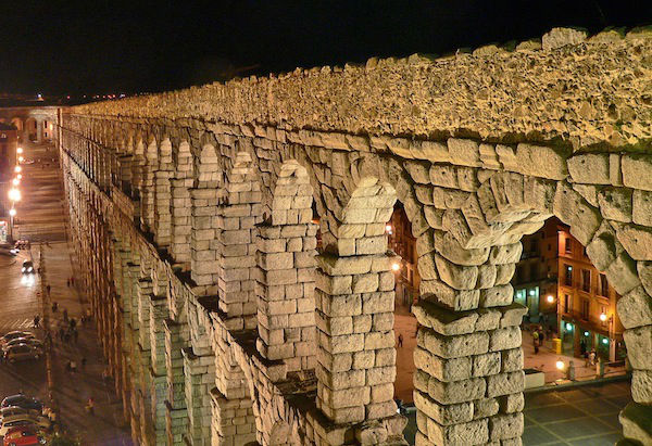 Aquaduct_Segovia_Dos-Cortados